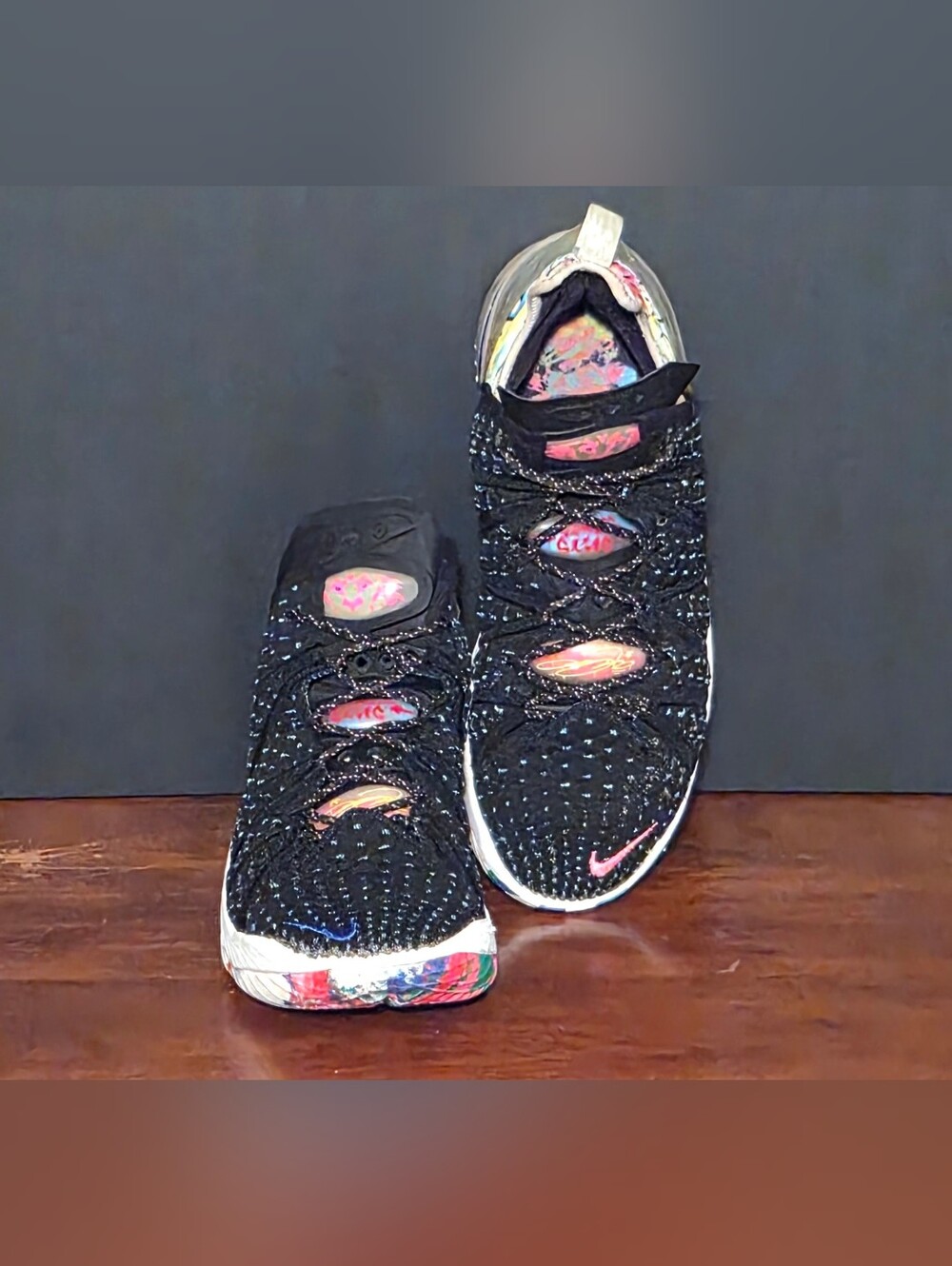 Nike Lebron James 18 "James Gang", Mns 9, Great Pre-owned Cond.! Multi Color
